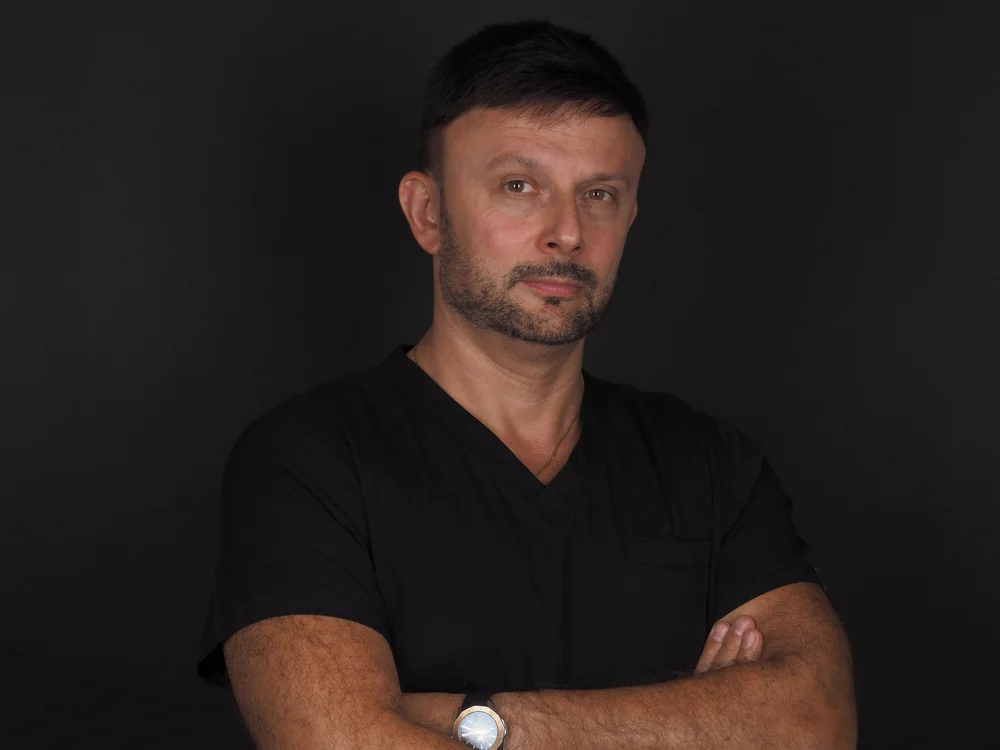 Michał Hajdukiewicz, lekarz stomatolog zajmujący się implantologią w Dentmed